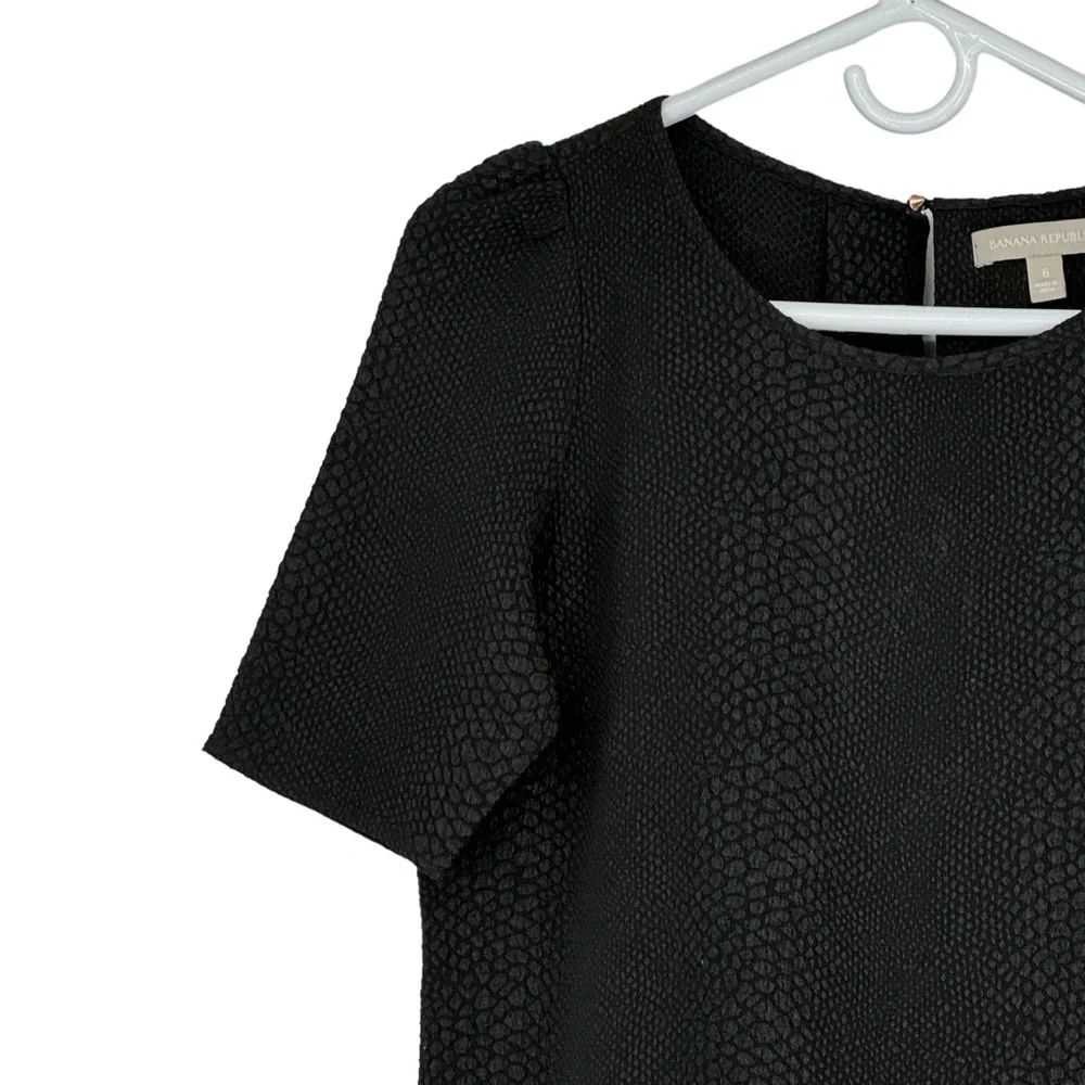 *Women’s Banana Republic Size 6 Black Textured Polyester/Elastane SS Top - Picture 3 of 8
